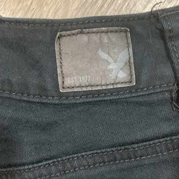 American Eagle Stretch Black Distressed Denim Shorts size 4 - Picture 5 of 8